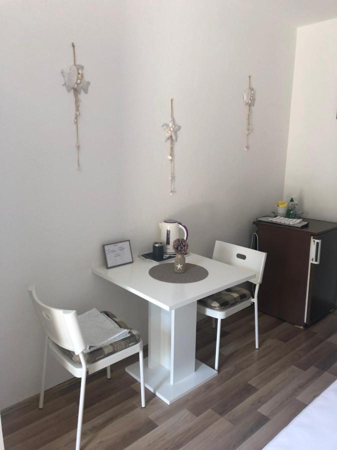 Apartment & Rooms Laura Брела Екстериор снимка