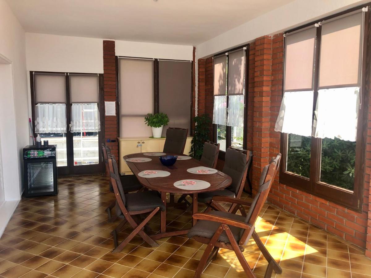 Apartment & Rooms Laura Брела Екстериор снимка
