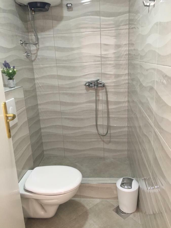 Apartment & Rooms Laura Брела Екстериор снимка
