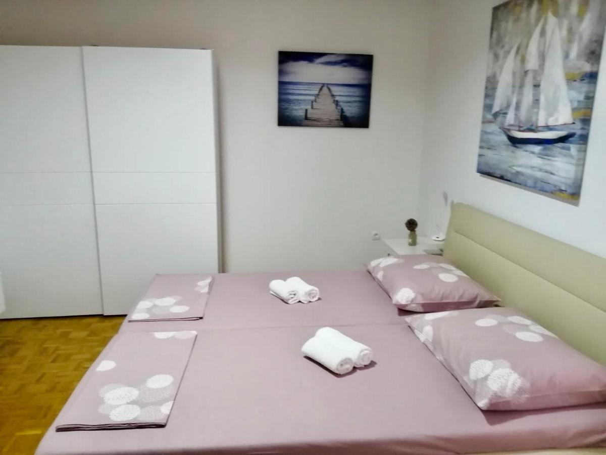 Apartment & Rooms Laura Брела Екстериор снимка