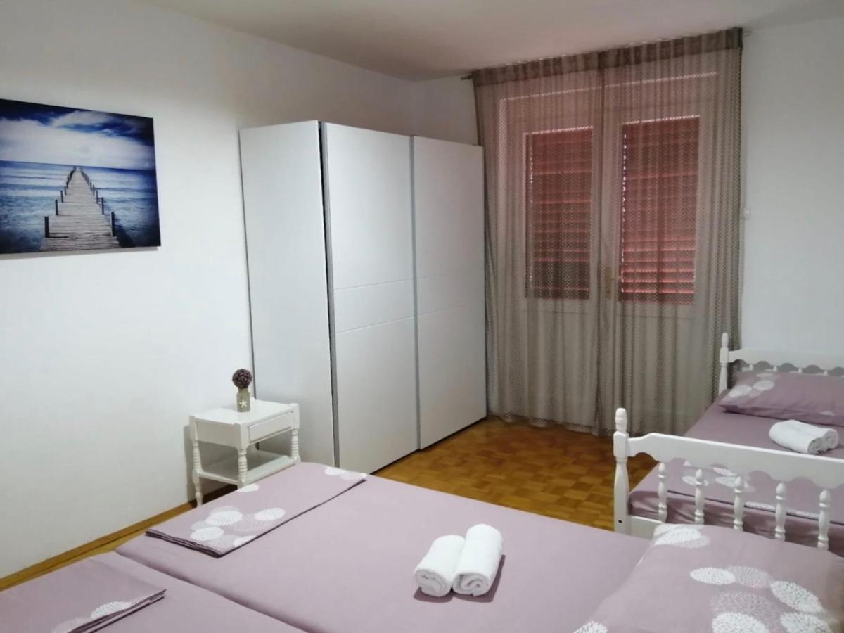 Apartment & Rooms Laura Брела Екстериор снимка