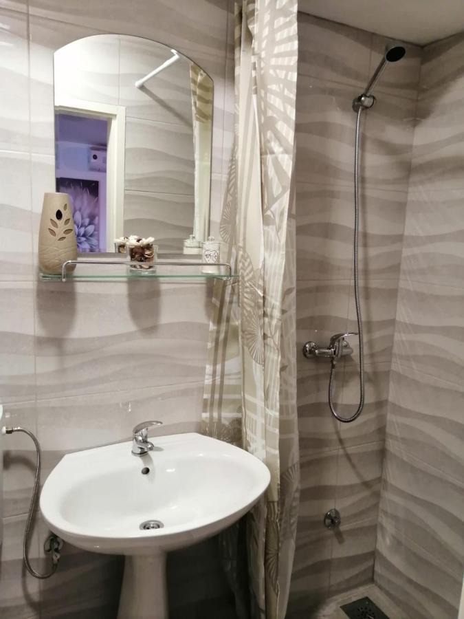 Apartment & Rooms Laura Брела Екстериор снимка