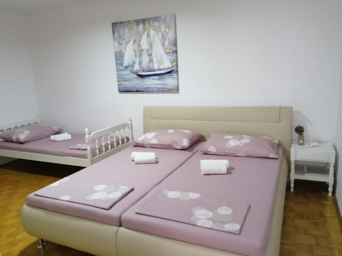 Apartment & Rooms Laura Брела Екстериор снимка